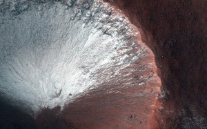 MRO-HIRISE-Mars-Crater-Seasons-Slope-Changes-PIA19139-full
